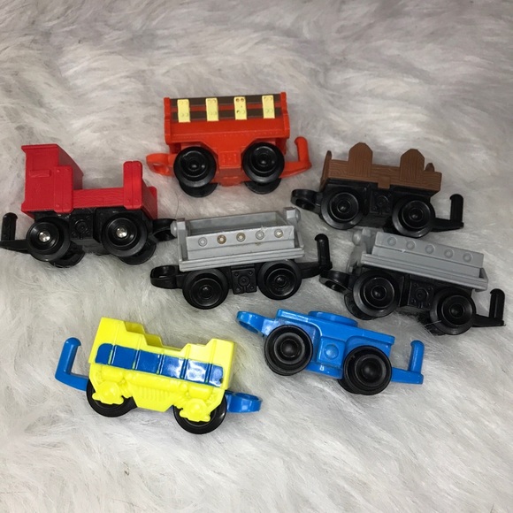 Vintage Plastic Fisher Price Train Cars w/ Caboose - Picture 15 of 16